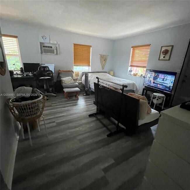 Building Photo - 2526 McKinley St