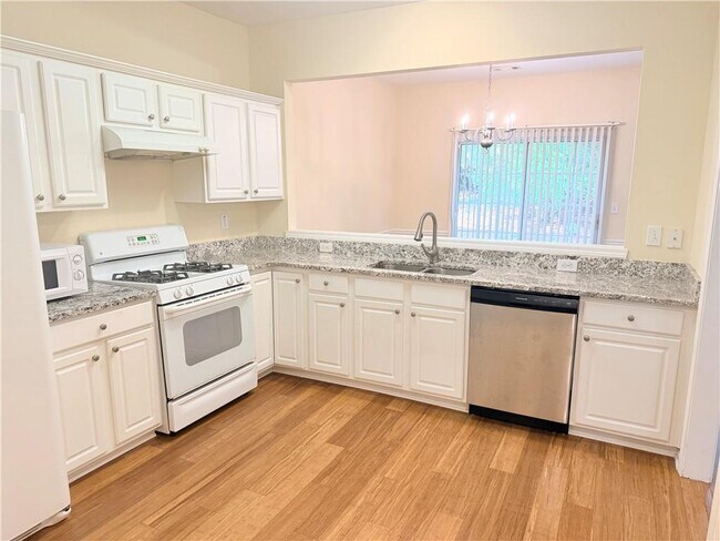 Building Photo - 2380 Fairlie Dr