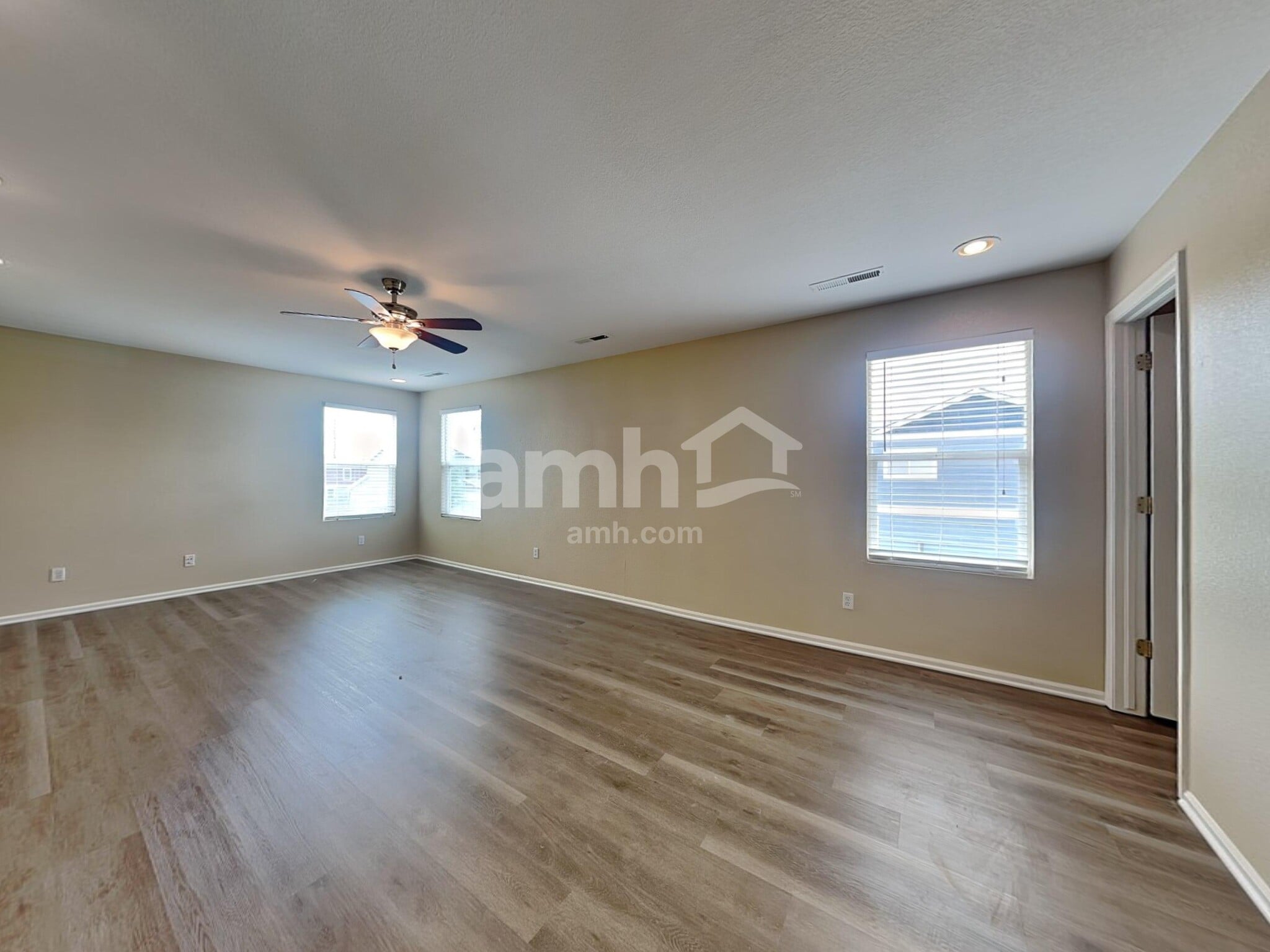 Building Photo - 201 Stagecoach Ln