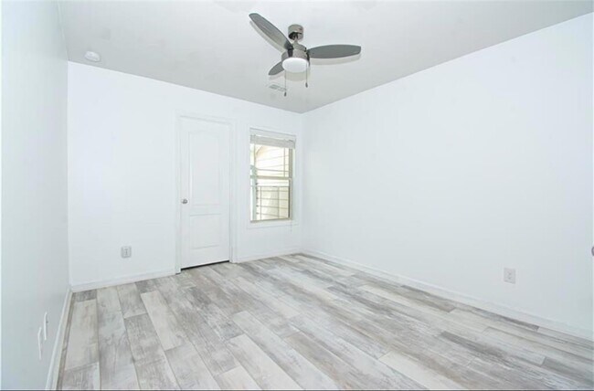 Building Photo - 162 Townview Dr