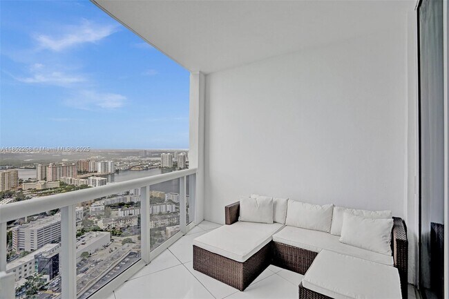 Building Photo - 18201 Collins Ave