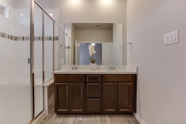 Building Photo - 612 Club Dr