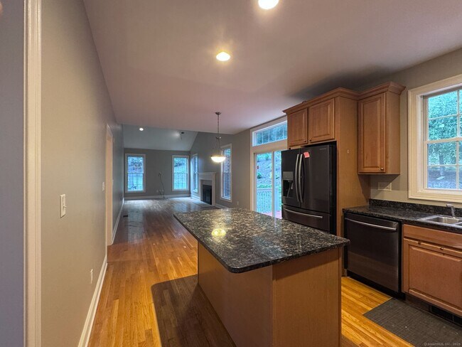 Building Photo - 8 Ellsworth Pl