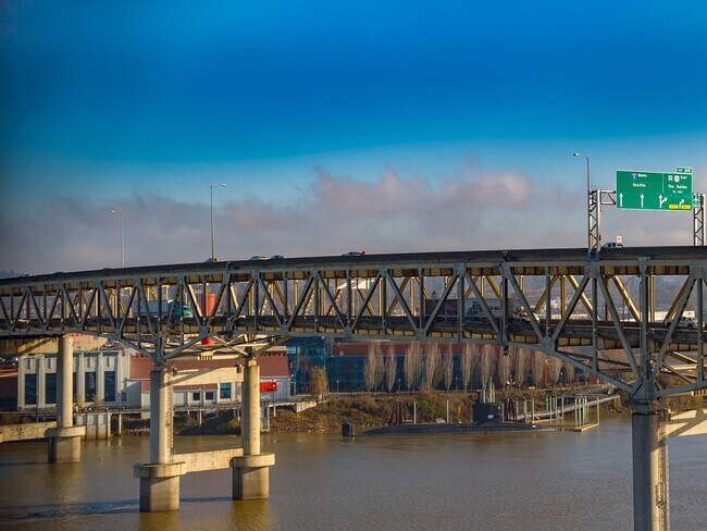 Building Photo - Beautiful 1 Bed 1 Bath Waterfront Condo w/...