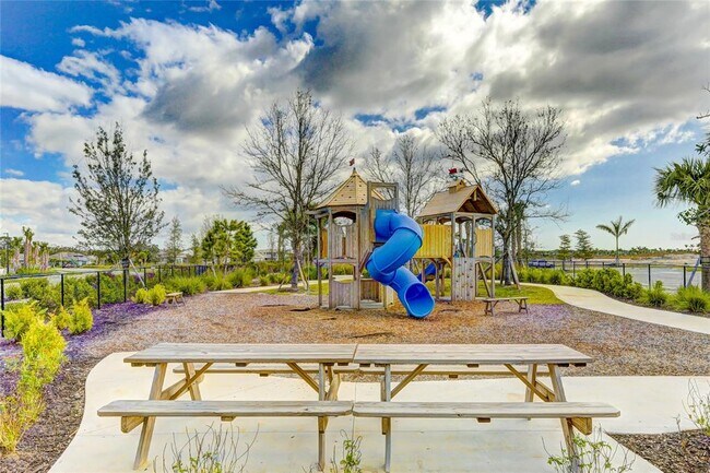 Building Photo - 8440 Skye Rnch Blvd