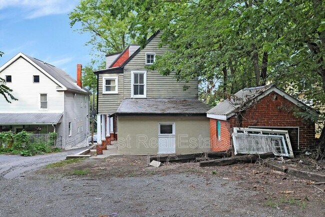 Building Photo - 113 N Centre St