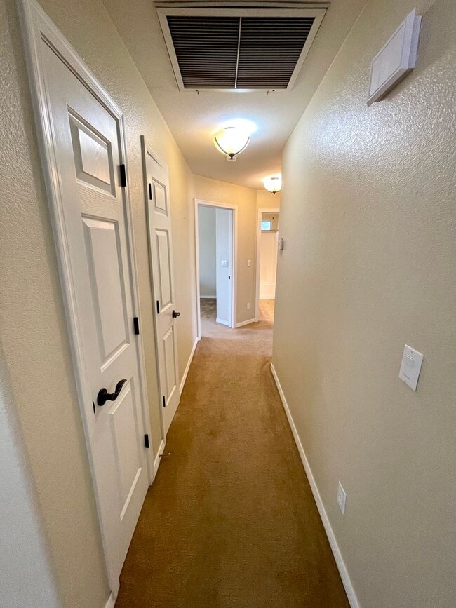 Building Photo - Beautiful 3 Bedroom Home in Cul de Sac!
