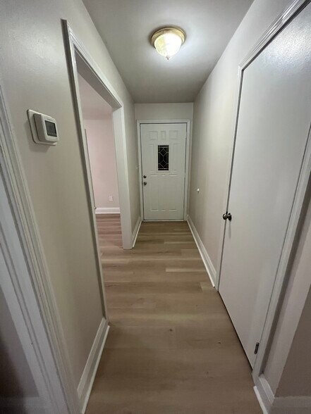 Front entryway - 13400 Oakwood Drive