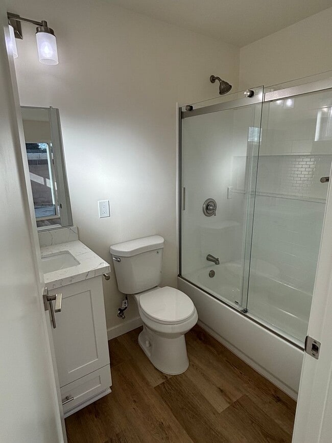 Building Photo - Contemporary 3 Bedroom Duplex with Washer Dryer and Mini Split AC