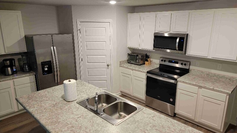 Building Photo - 5411 Peach Dr
