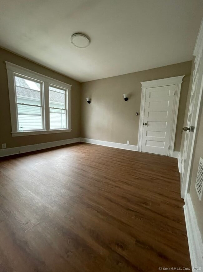 Building Photo - 174 Fairview Ave