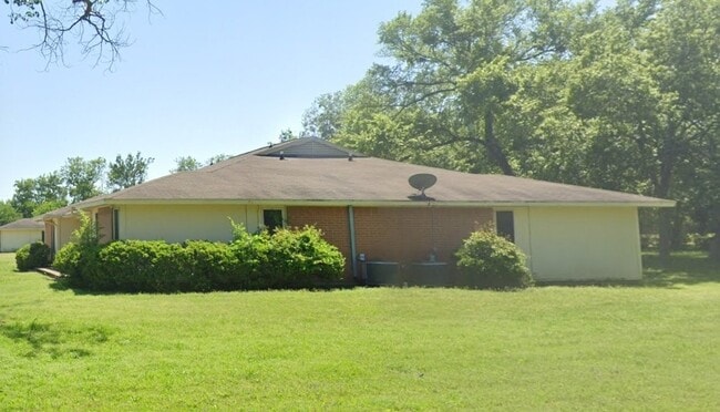 Building Photo - 920 E Sumpter St