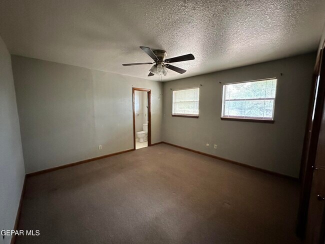 Building Photo - 815 Del Mar Dr