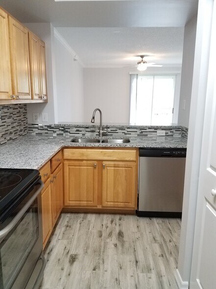 Building Photo - 5692 Bentgrass Dr