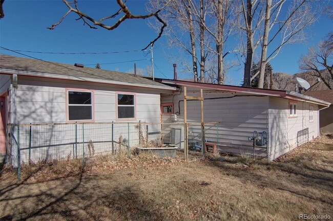 Building Photo - Cozy 2 Bed house near main street in Buena Vista - Allows pets! All Utilities included