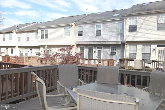 Building Photo - 14608 Stream Pond Dr