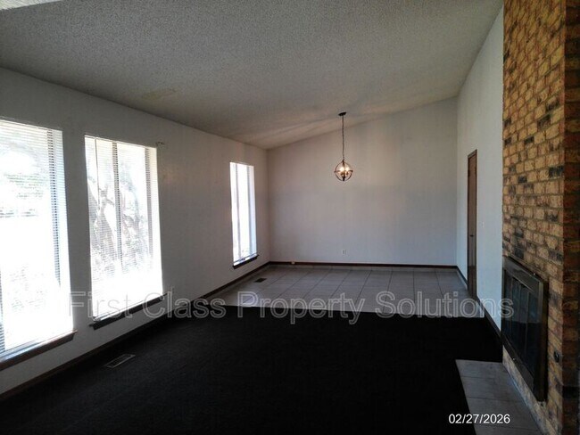 Building Photo - 5316 NW 111th Terrace