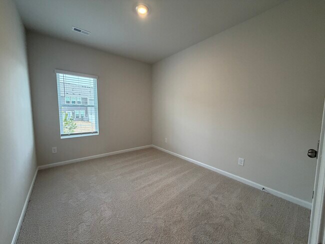 Building Photo - 2529 Ruby Dixon Xing Dr