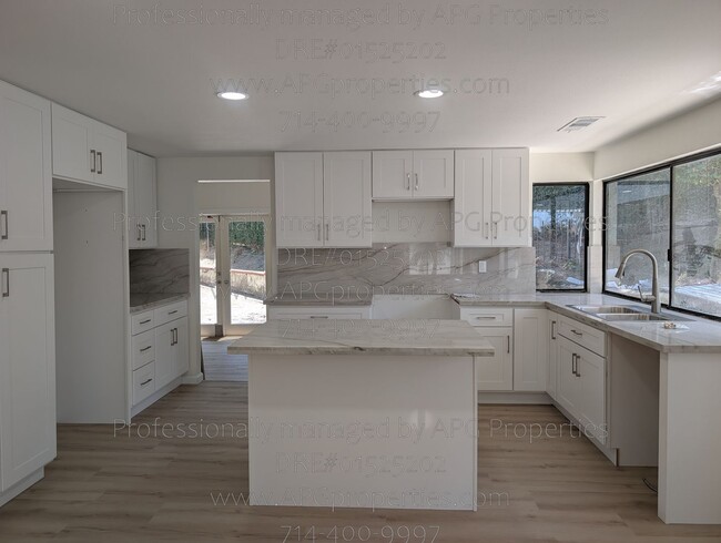 Building Photo - 289 S Solomon Dr