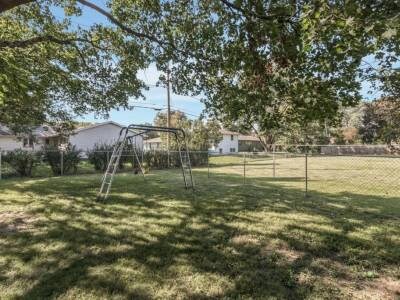 Building Photo - 617 Barr Dr