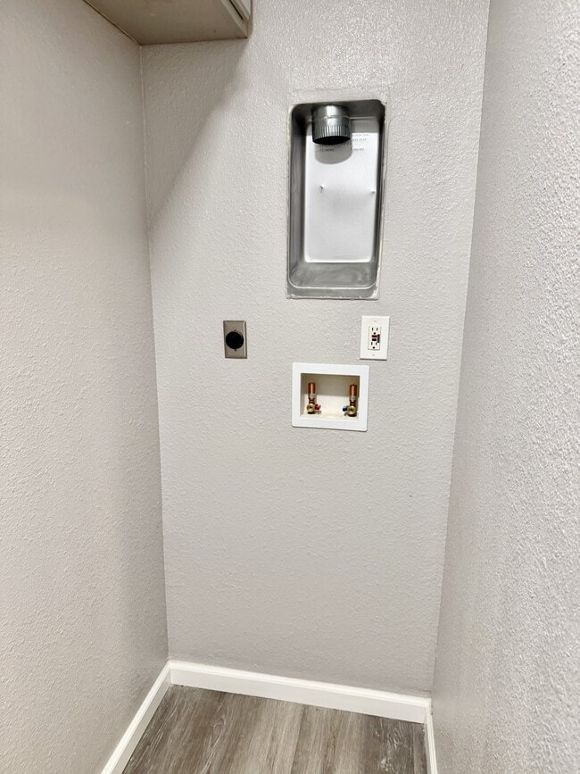 Building Photo - 972 S Hope Ave