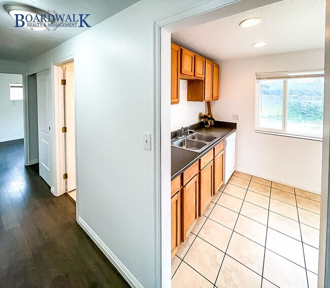 Building Photo - Charming Brick Rambler