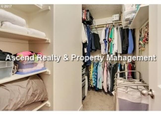 Building Photo - **Move In Special** Heart of Hillsboro HiTech 3 Bed Townhome Attached Garage 1 Small Pet w/Pet Rent