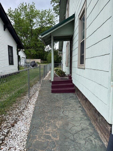 Building Photo - 2531 Woodbine Ave