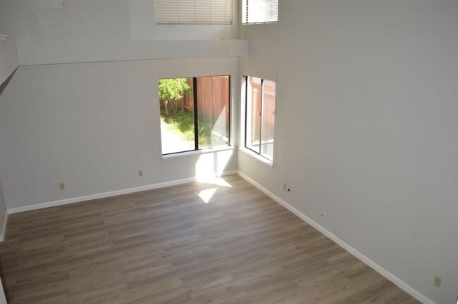 Building Photo - 217 Mitchum Dr