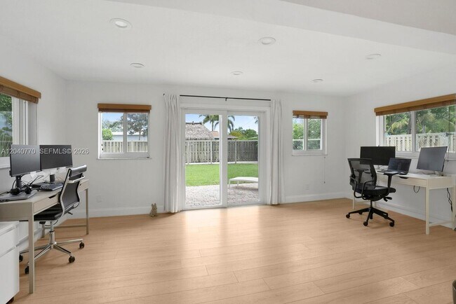 Building Photo - 1365 SW 9th St