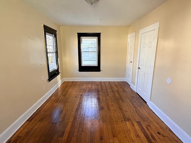 Building Photo - Newly renovated 3 BR Single family house with living and dining room
