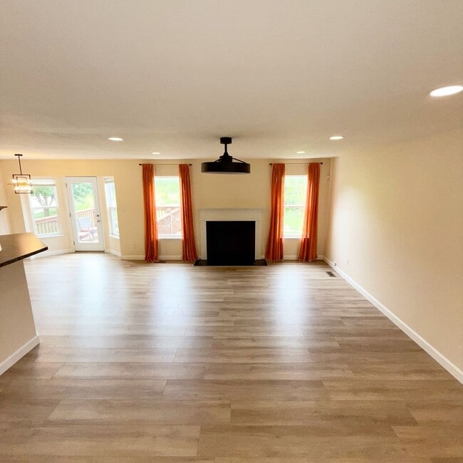 Building Photo - 569 Parkgate Dr