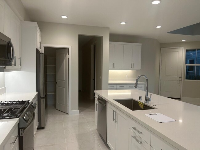 Building Photo - 43275 Passagio Lago Way