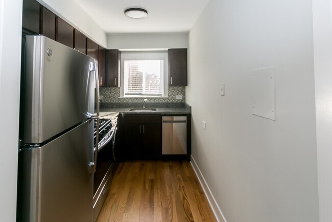 Building Photo - 699 Elm Pl