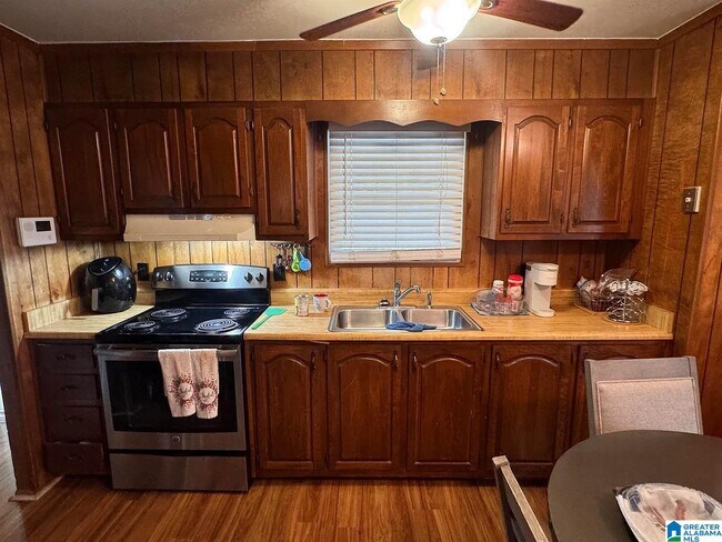 Building Photo - 830 Burwell St