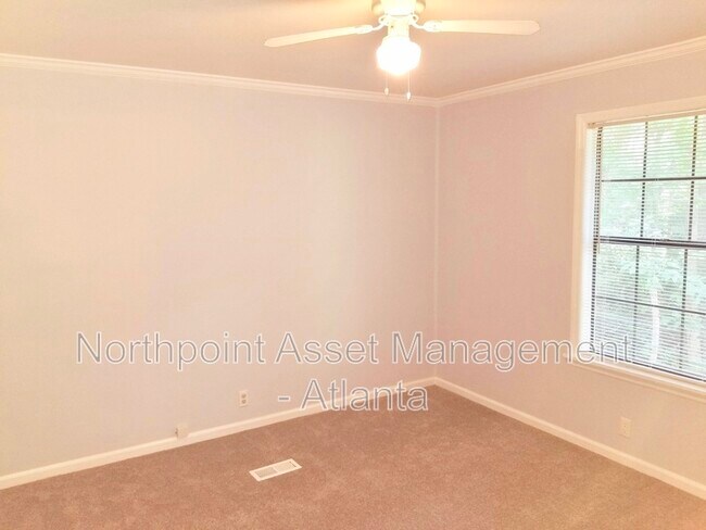 Building Photo - 889 Westland Dr SW