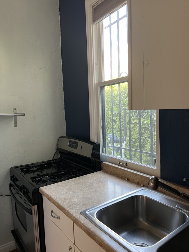 Building Photo - 6089 Cashio St