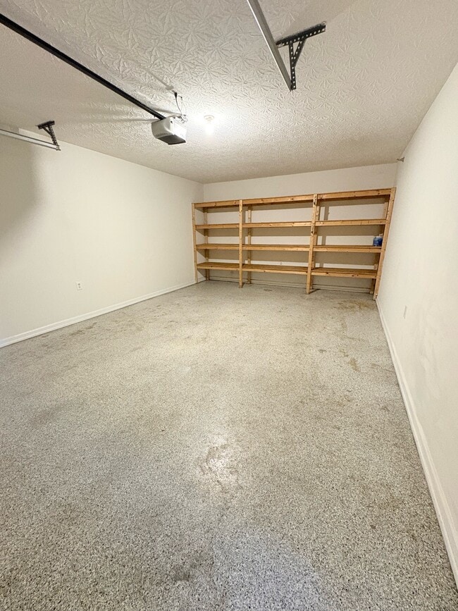 Building Photo - 19 Rose Garden Ln