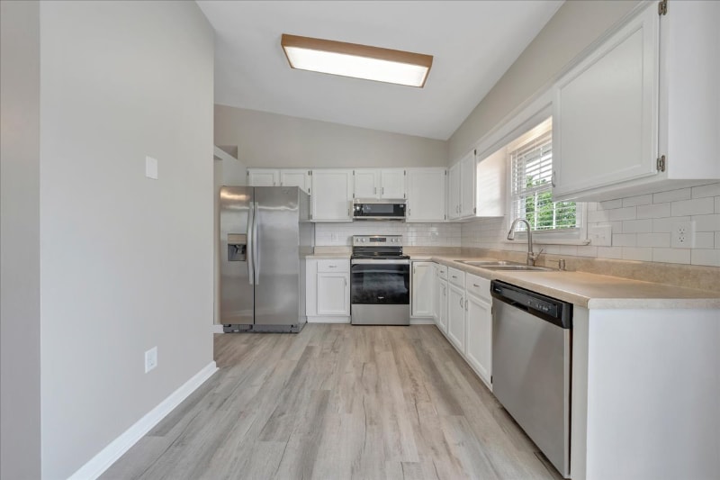 Building Photo - 165 N Rome Dr