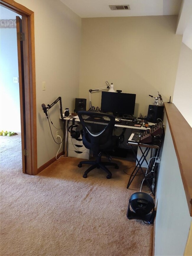 Building Photo - 1008 Pineview Blvd