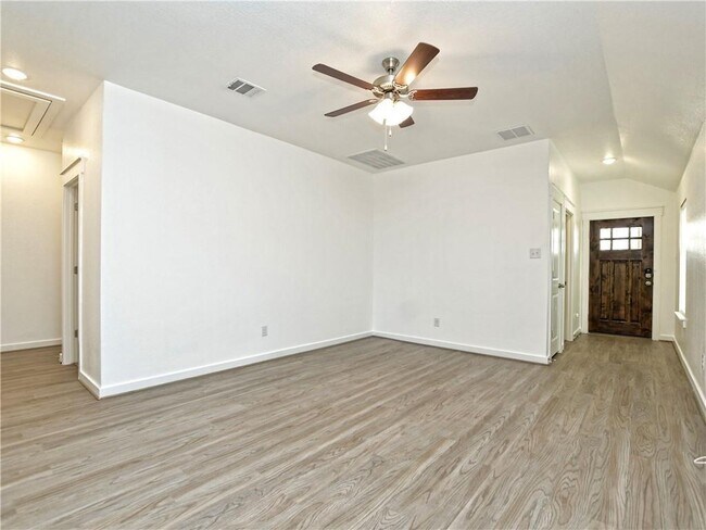 Building Photo - 116 Nogalito Wy