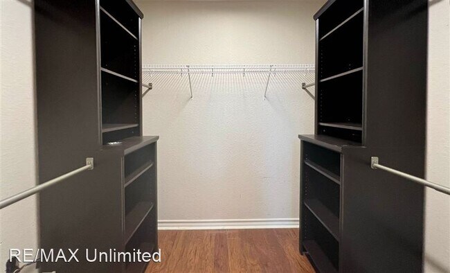 Building Photo - 4707 Shavano Ct