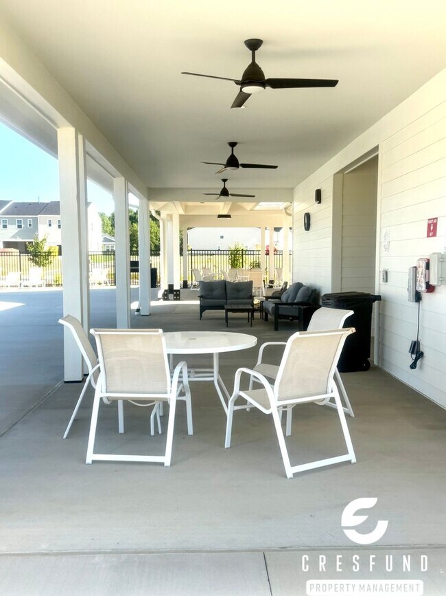 Building Photo - 473 Venetian Dr