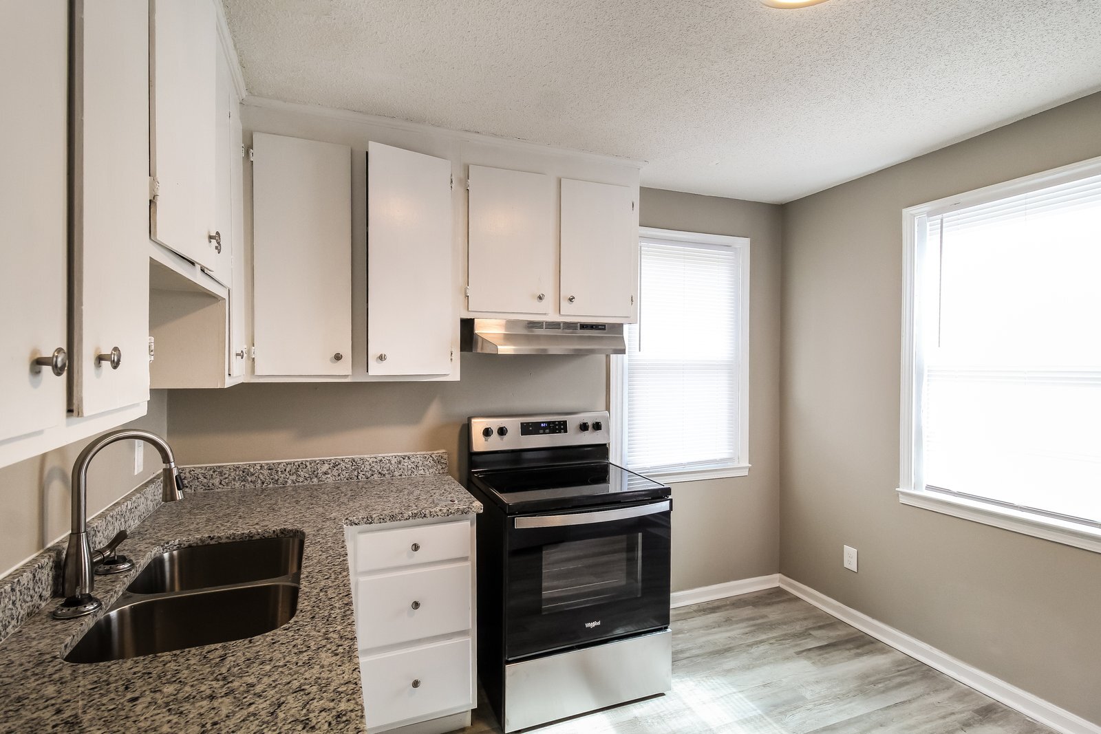 Building Photo - 3275 Mary Dr