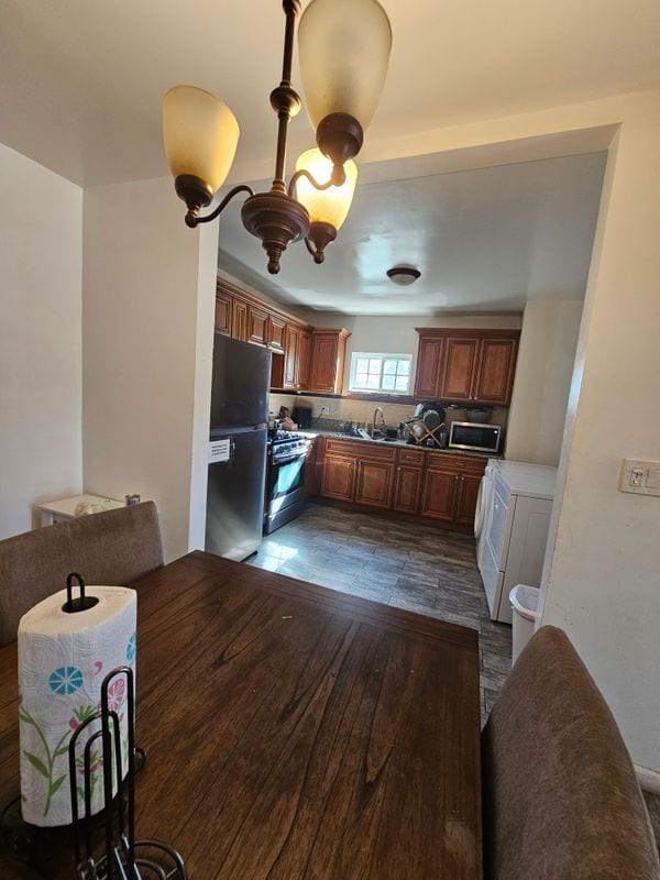 Building Photo - 6623 Almeria Ave