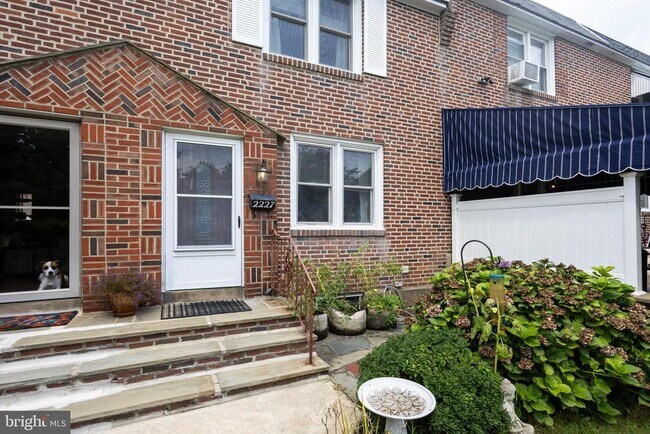 Building Photo - 2227 S Harwood Ave