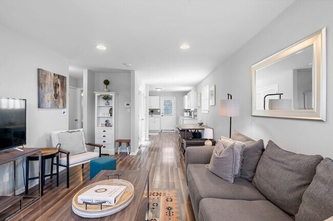 Building Photo - 1122 2nd Ave S