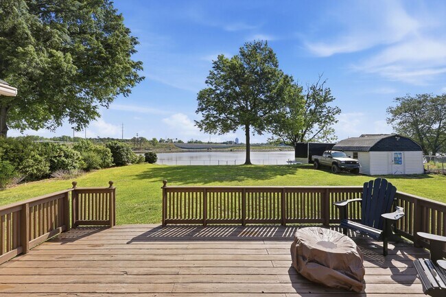 Building Photo - Stunning 4-Bedroom Waterfront Retreat with Modern Upgrades & Lake Living.