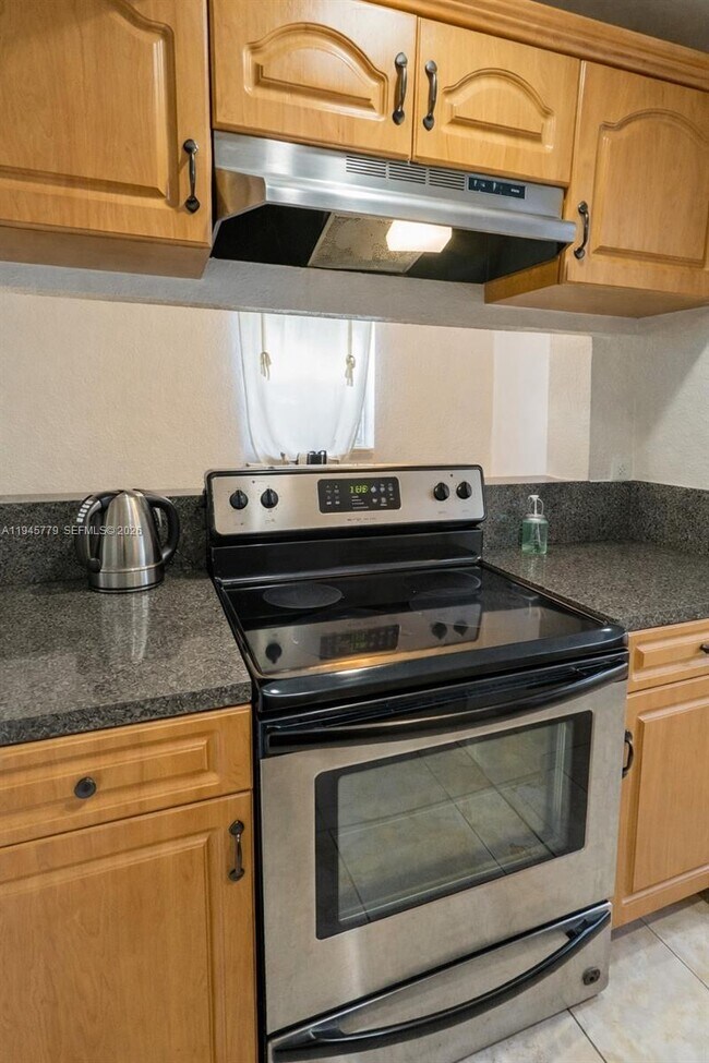 Building Photo - 235 Antilla Ave