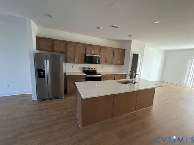 Building Photo - 15349 Sunray Wy